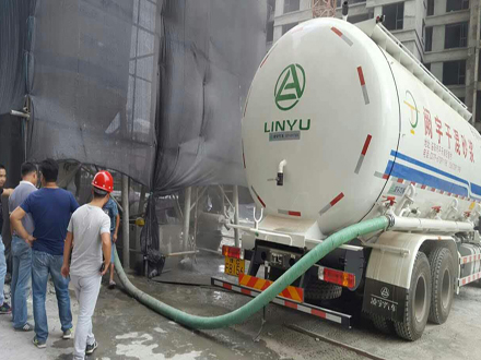 水泥罐車